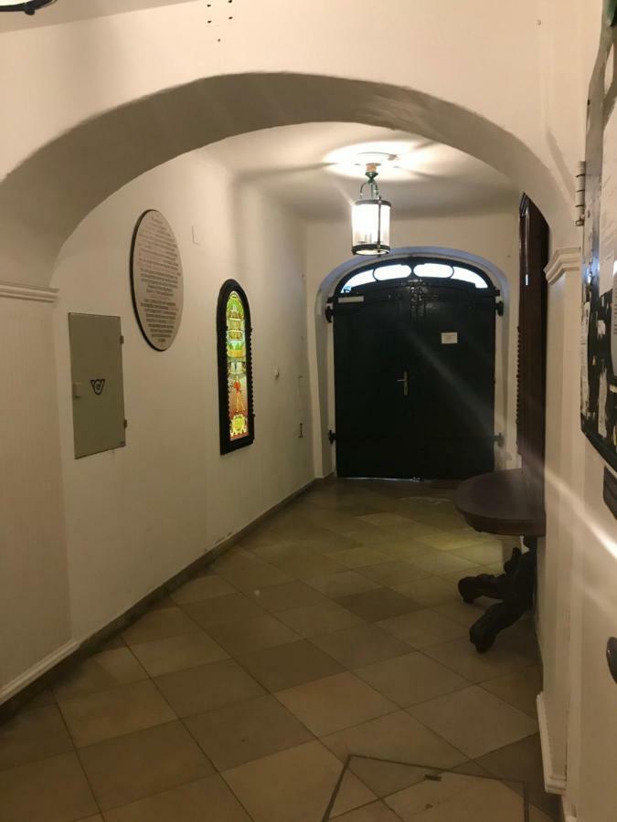 The Barts Center - Self Check-in Vienne