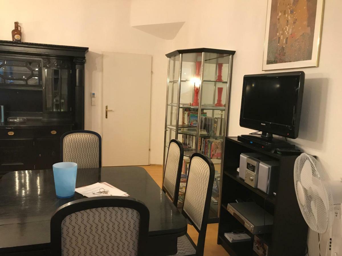 The Barts Center - Self Check-in * Vienne